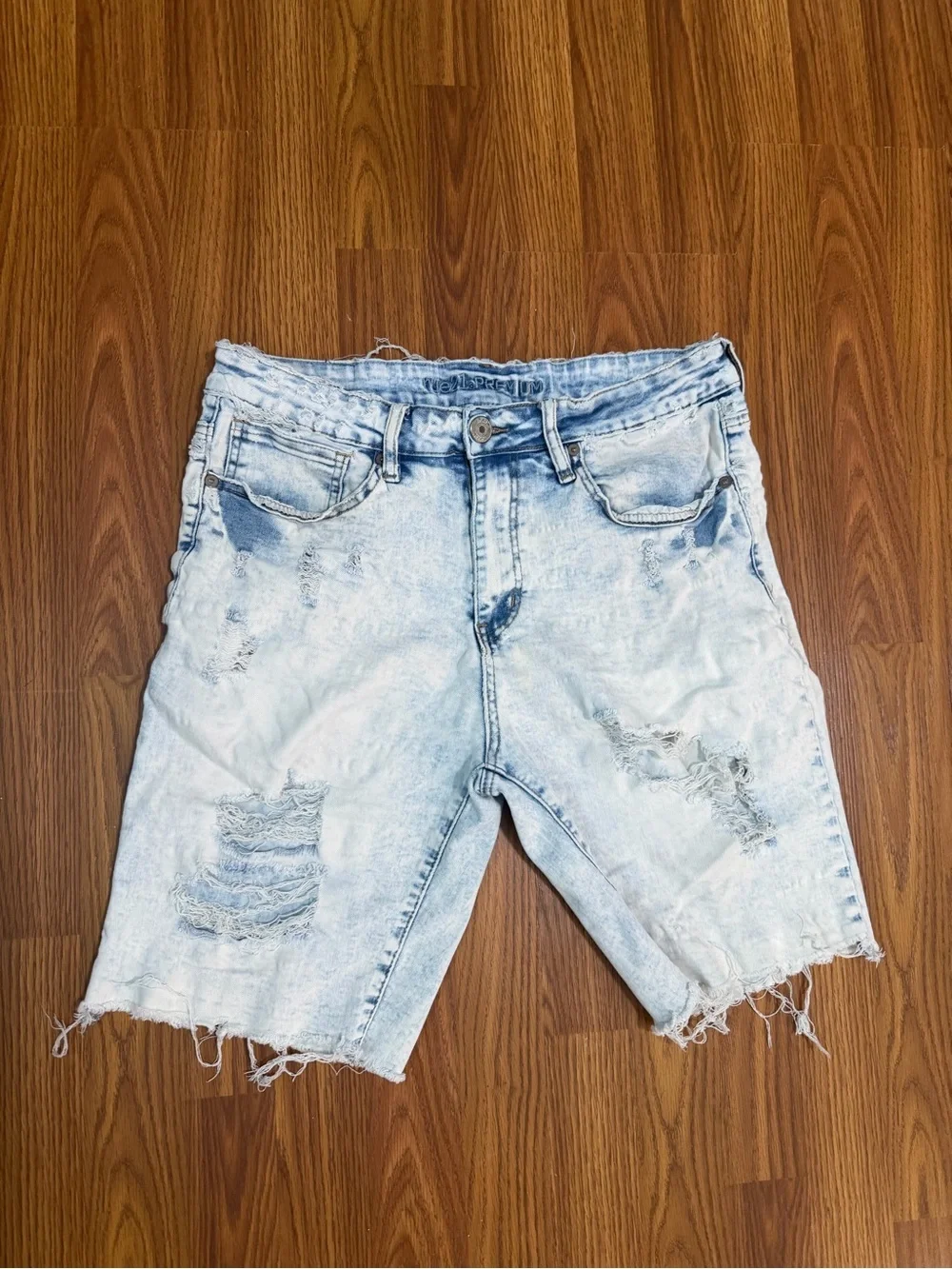 Rue 21 Premium Above Knee Supreme Flex Light Acid Wash Denim Ripped Shorts 32.